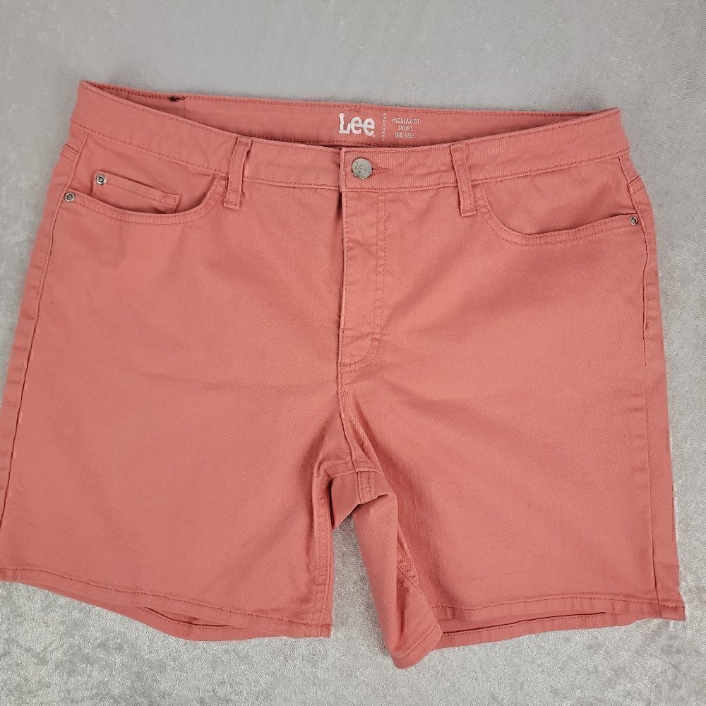 Lee Women's Cotton Blend Pink Mid Rise Regular Shorts Size 18